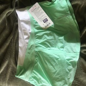 Size 8 lululemon skort